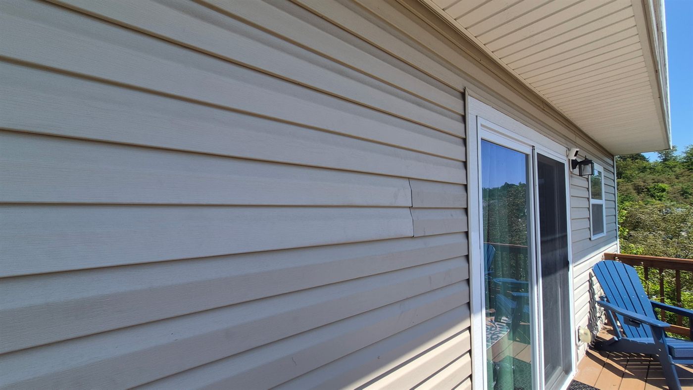 Repaired vinyl siding in Coraopolis with the replacement course blended into the existing wall
